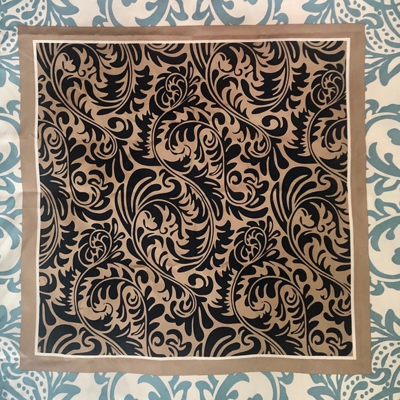 New luxury scarf - Picture 3 of 7